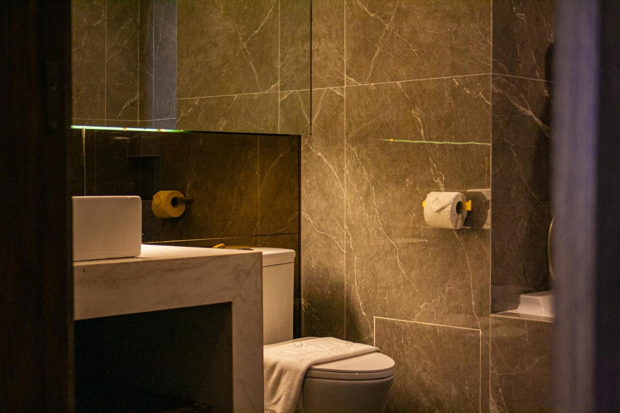 Elijah Hotel Dasmarinas Ngoại thất bức ảnh