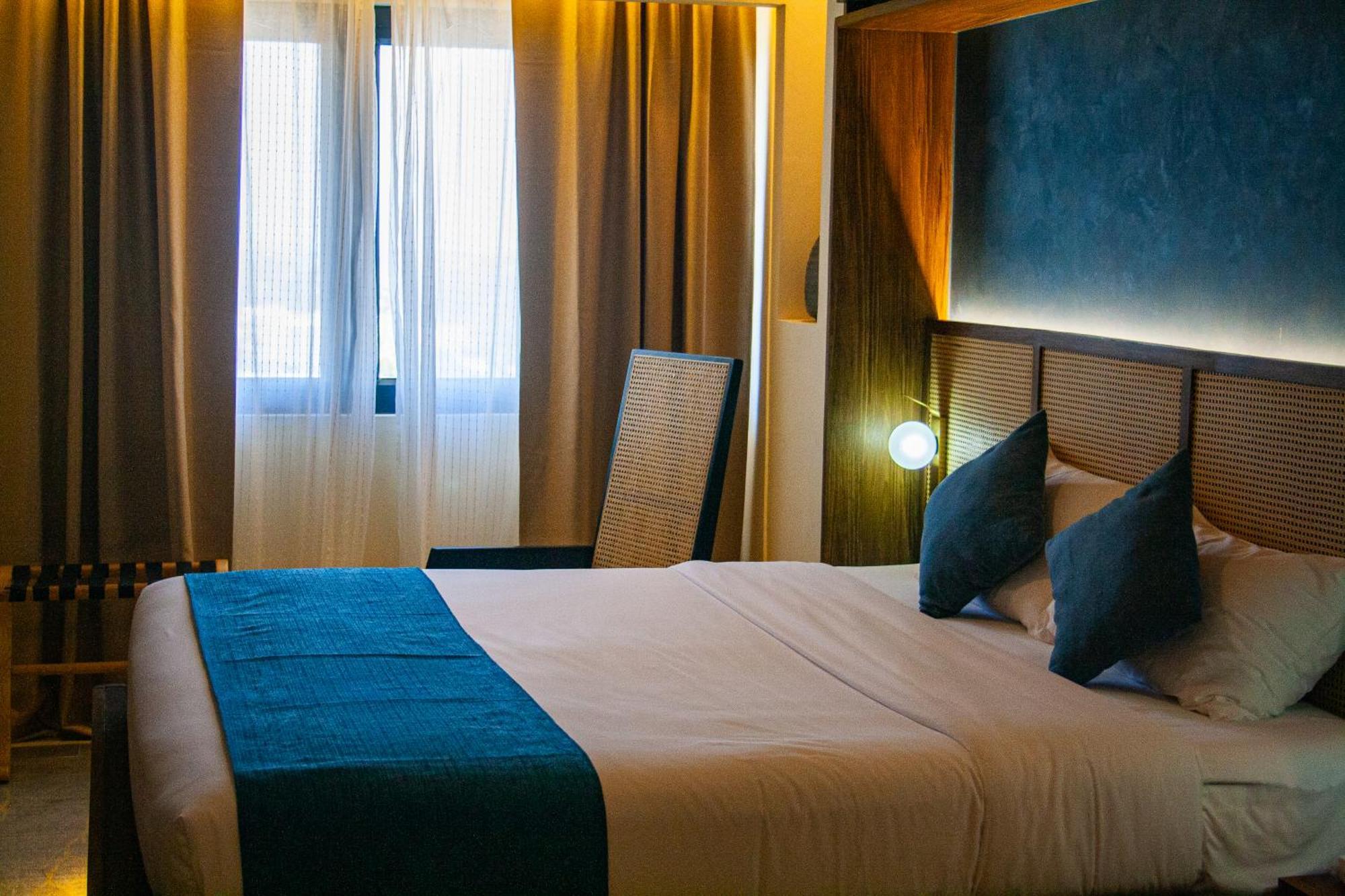 Elijah Hotel Dasmarinas Ngoại thất bức ảnh